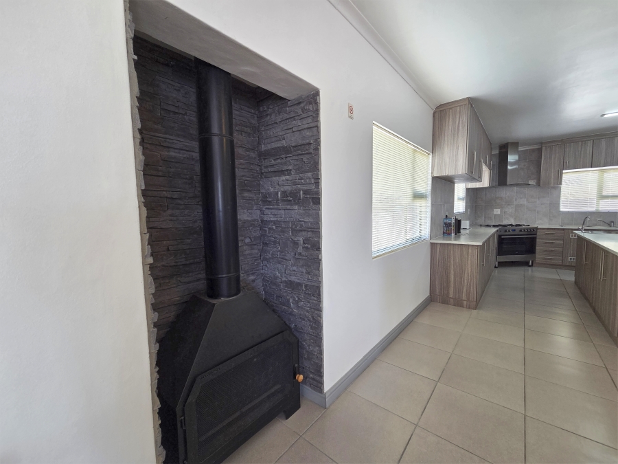 4 Bedroom Property for Sale in Harbour Lights Western Cape